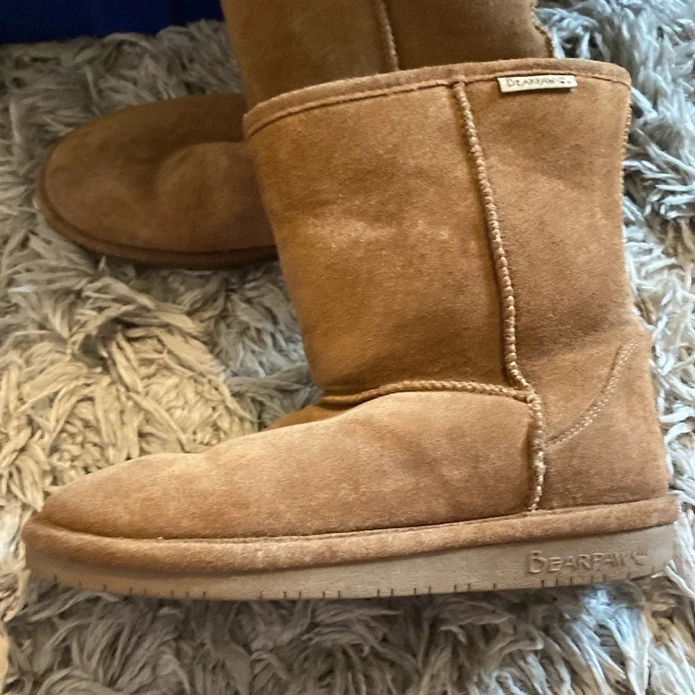 Bearpaw Emma short cozy warm boots size 8